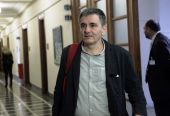 Νέα τηλεδιάσκεψη με τους θεσμούς για να κλείσουν οι εκκρεμότητες