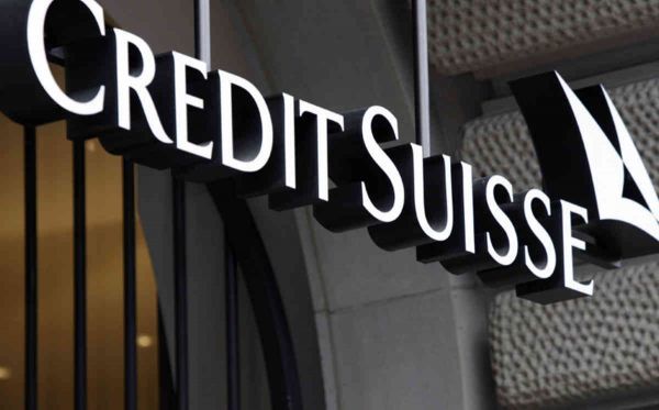 Κόντρα στο ρεύμα η Credit Suisse, αυξάνει τα μπόνους