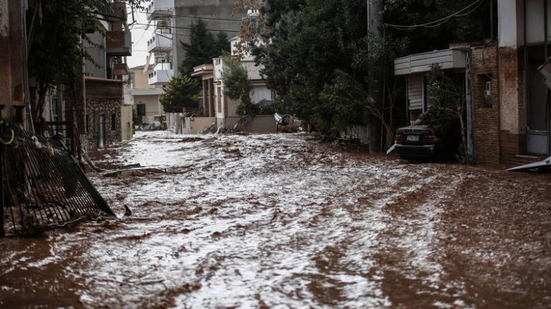 Πιερία: Τέσσερις εγκλωβισμένοι από την κακοκαιρία