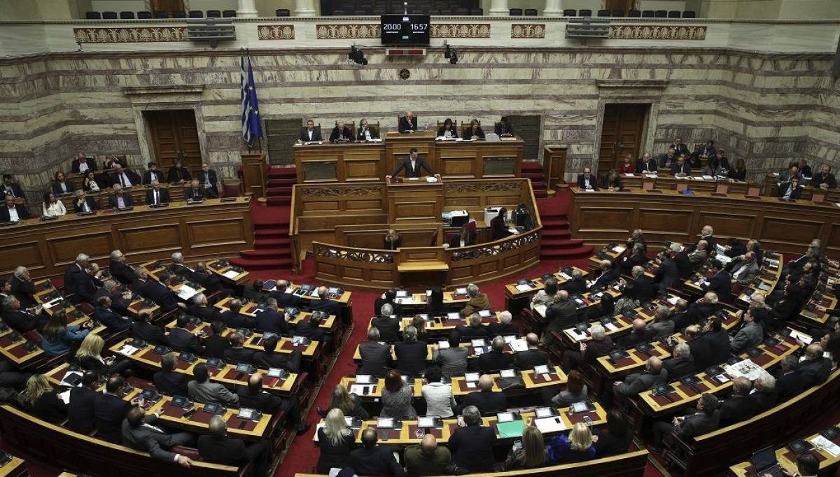 Με «καύσιμο» από την οικονομία φουντώνει η πολιτική κόντρα