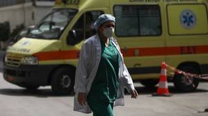 Κορονοϊός-Ελλάδα: 32 θάνατοι και 2.215 νέα κρούσματα- 451 διασωληνωμένοι