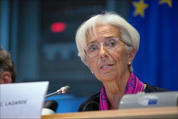 ΕΚΤ: Προετοιμάζεται για μεγάλη συρρίκνωση της οικονομίας της Ευρωζώνης