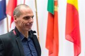 Βαρουφάκης: Αναστολή κάποιων προεκλογικών υποσχέσεων αν χρειαστεί