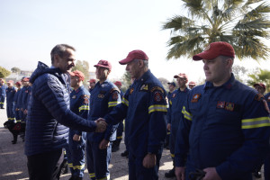 «Eυχαριστώ» Μητσοτάκη στους άνδρες της ΕΜΑΚ: Είμαστε βαθιά υπόχρεοι