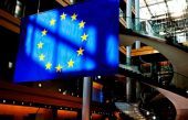 Bloomberg: Η Γερμανία κάνει πίσω για το ασφαλιστικό ελέω προσφυγικού
