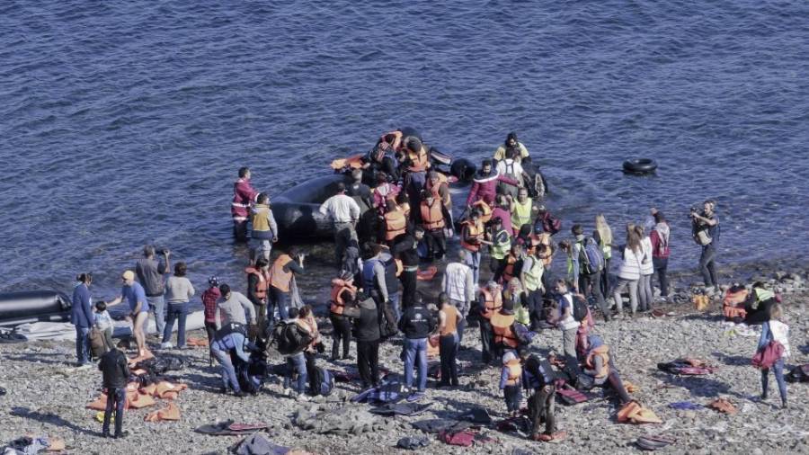 Αύξηση ροών στα νησιά μετά το «μπλόκο» στον Έβρο
