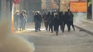 Νέες αιματηρές συγκρούσεις στο Ιράν: Δύο νεκροί και δεκάδες τραυματίες