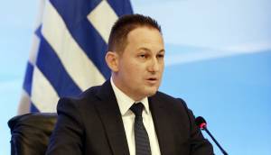 Πέτσας για τέταρτο κύμα:Δεν κινδυνεύει η οικονομία αλλά οι ανεμβολίαστοι