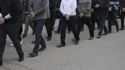 Σε εξέλιξη οι συλλήψεις 100 στρατιωτικών στην Τουρκία