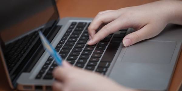Νομοσχέδιο για την έκδοση ηλεκτρονικών τιμολογίων στις Δημόσιες Συμβάσεις