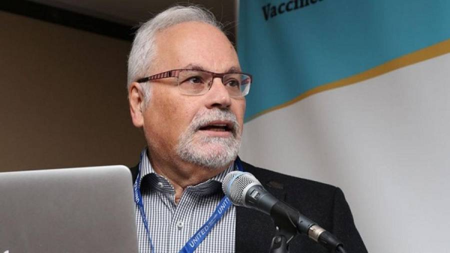 Παυλάκης: Δεν αρκούν τα εμβόλια - Να μπουν περιορισμοί