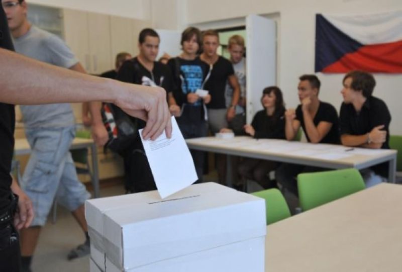 Στις κάλπες οι Τσέχοι, φαβορί το κόμμα του «τσέχου Τραμπ»