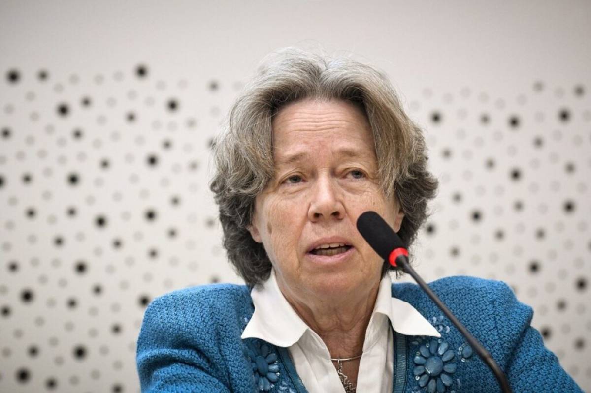 Λινού: Να μη βγάλουμε τις μάσκες στους εξωτερικούς χώρους