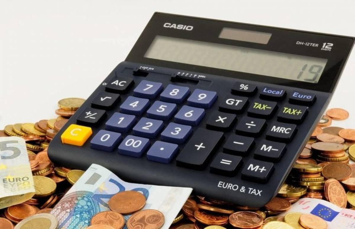 Στο δημοσιονομικό «ζύγι» η μείωση της προκαταβολής φόρου