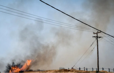 ΔΕΔΔΗΕ: Προβλήματα ηλεκτροδότησης στο σημείο της πυρκαγιάς