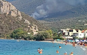 Μεγάλη φωτιά στο Κατακάλι Κορινθίας- Εκκενώνεται προληπτικά κατασκήνωση
