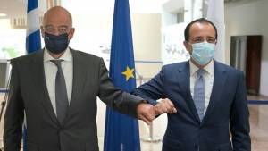 Συντονισμός Αθήνας-Λευκωσίας σε πολιτικό και υπηρεσιακό επίπεδο
