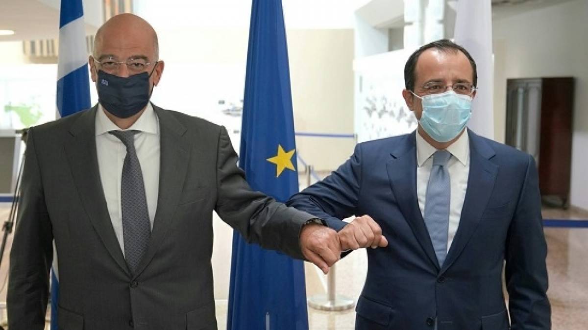 Συντονισμός Αθήνας-Λευκωσίας σε πολιτικό και υπηρεσιακό επίπεδο