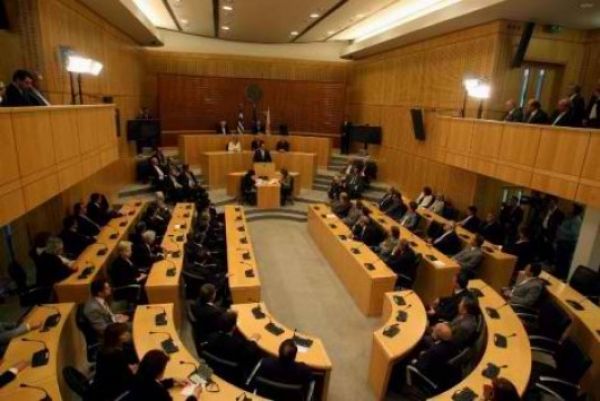 Λήξη συναγερμού στην κυπριακή Βουλή μετά από τηλεφώνημα για βόμβα