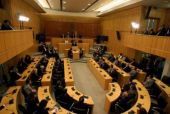 Λήξη συναγερμού στην κυπριακή Βουλή μετά από τηλεφώνημα για βόμβα