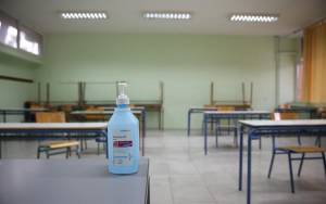 Διαφωνούν οι ειδικοί για το άνοιγμα των σχολείων–Τα τρία σενάρια