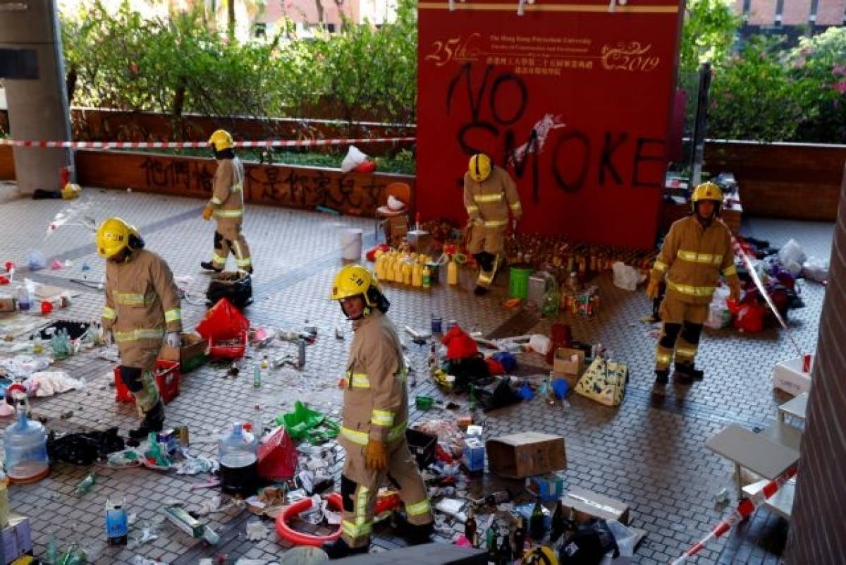 Χονγκ Κονγκ: Η αστυνομία μπήκε στην πολυτεχνειούπολη