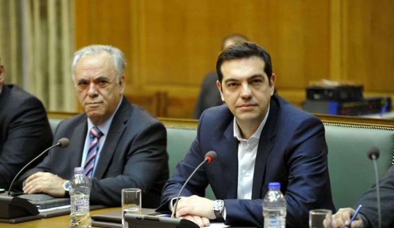 Αγώνας δρόμου μέχρι τα Χριστούγεννα για την κυβέρνηση