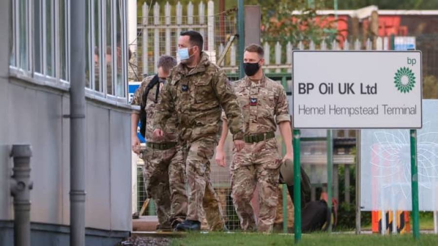 Βγήκε και ο στρατός για διανομή καυσίμων στη Βρετανία