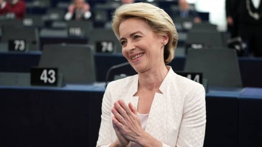 Φον ντερ Λάιεν: «Έξυπνες λύσεις» για τις καλοκαιρινές διακοπές