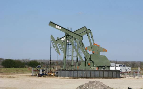 «Πετάει» το πετρέλαιο λόγω ΗΠΑ,υποχωρεί με Gazprom το φυσικό αέριο