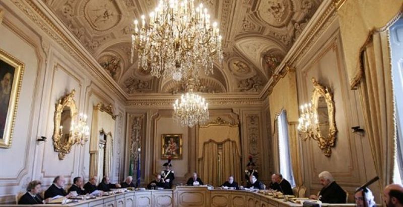 Ιταλία: Παράνομο το "πάγωμα" μισθών δημοσίων υπαλλήλων