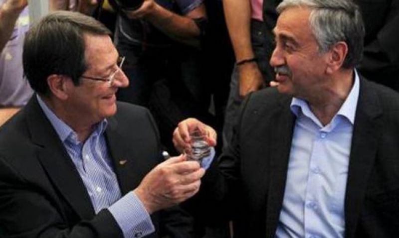 Αναστασιάδης-Ακιντζί: Ευχές στους Κυπρίους με κοινό τηλεοπτικό μήνυμα
