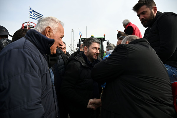 Ανδρουλάκης από μπλόκο: Πράξεις για να ζήσουν αξιοπρεπώς οι αγρότες