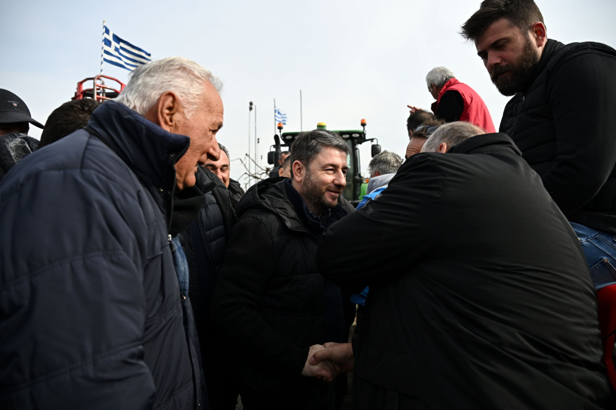 Ανδρουλάκης από μπλόκο: Πράξεις για να ζήσουν αξιοπρεπώς οι αγρότες