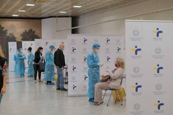 ΕΟΔΥ: Πόσα κρούσματα βρέθηκαν σε 18.153 rapid test