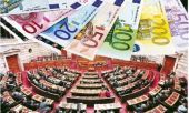 "Η βουλευτική αποζημίωση παραμένει (μόνο) 5.700 ευρώ", διευκρινίζει η Βουλή