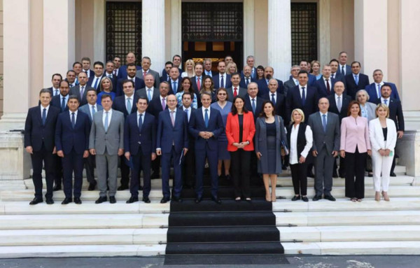 Στης πατρίδας την «ολόμαυρη ράχη»