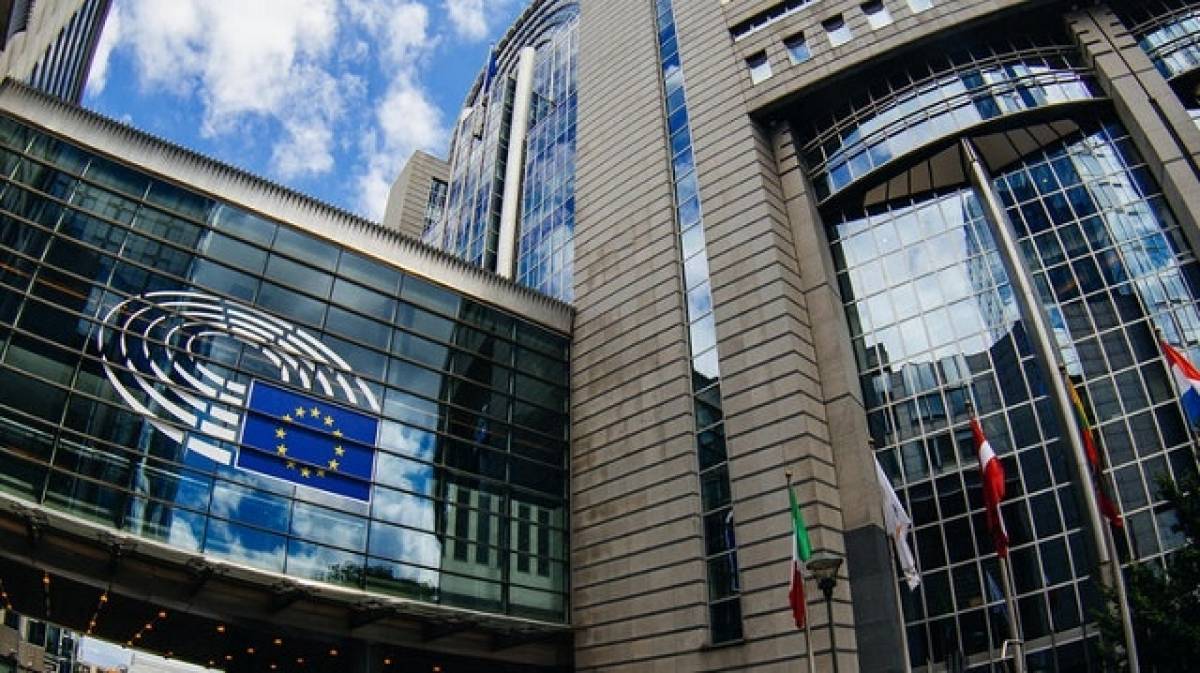 Ομολογία Κομισιόν: Καταραμένη φτώχεια «δέρνει» ακόμη την Ευρώπη