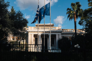 Τετ α τετ Μητσοτάκη και Γεραπετρίτη με τον γιο του Χαφτάρ στο Μαξίμου
