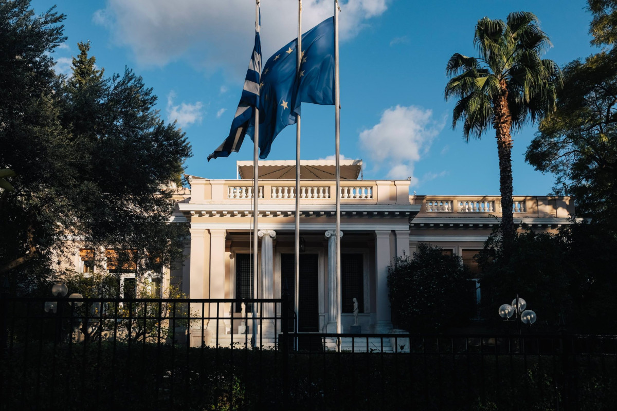 Τετ α τετ Μητσοτάκη και Γεραπετρίτη με τον γιο του Χαφτάρ στο Μαξίμου