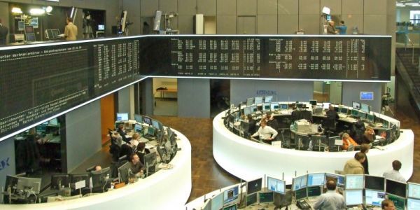 Ήπια κέρδη σε ευρωαγορές - Νέο ρεκόρ στο Λονδίνο