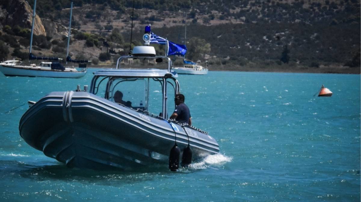 Βυθίστηκε ταχύπλοο σκάφος στις Σπέτσες - Σώοι οι δύο επιβαίνοντες