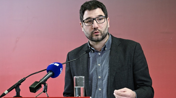 Βολές Ηλιόπουλου κατά ΠΑΣΟΚ για τη συμπόρευση στελεχών του με Παναγόπουλο