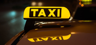 Το 20% των Ελλήνων επιλέγει ταξί για να βγει ραντεβού