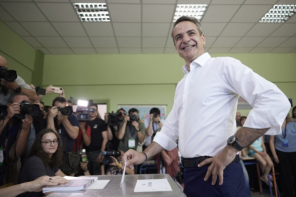 La Repubblica: Ξεκάθαρη η νίκη Μητσοτάκη