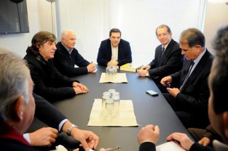 Γήπεδο στη Ν. Φιλαδέλφεια υποσχέθηκε ο Α. Τσίπρας σε παλαίμαχους της ΑΕΚ