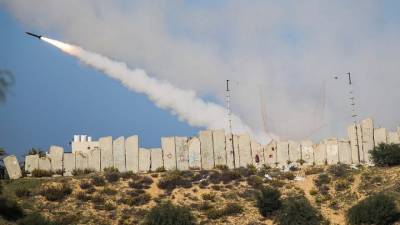 Το Ισραήλ συγκεντρώνει στρατεύματα κατά μήκος της Γάζας