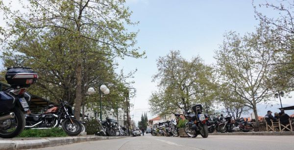 Αμφίκλεια: Όλοι πήγαν πλατεία-Τι αναστάτωσε τη Κυριακή τους κατοίκους (pics-vid)