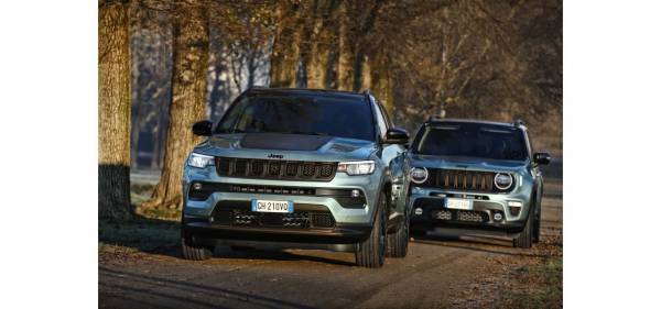 Οι νέες υβριδικές εκδόσεις των Jeep® Renegade και Compass προσφέρουν μια επιπλέον εξηλεκτρισμένη επιλογή