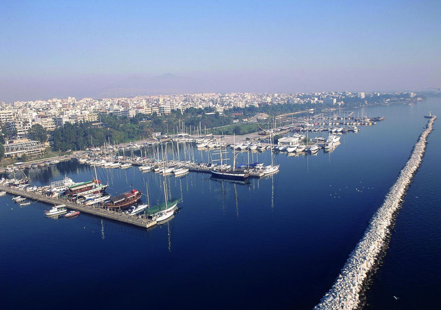 Δήμος Καλαμαριάς: Το παράκτιο μέτωπο της Καλαμαριάς σε κίνδυνο – Βολές για την αξιοποίηση της Αρετσούς